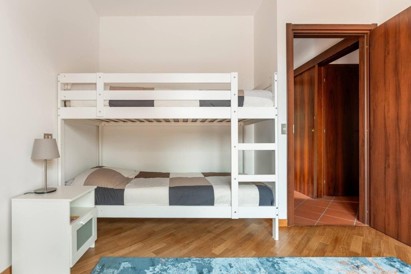 Nave Home Vacation - Entire Apartament Флоренція Екстер'єр фото