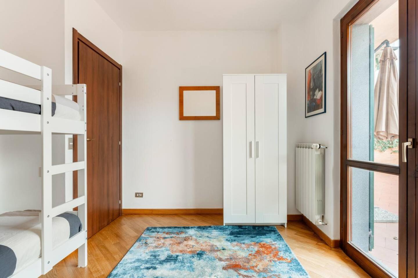 Nave Home Vacation - Entire Apartament Флоренція Екстер'єр фото